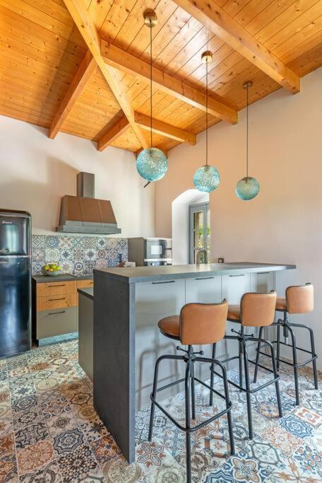 Villa Aiolia Kondoyenadha Экстерьер фото